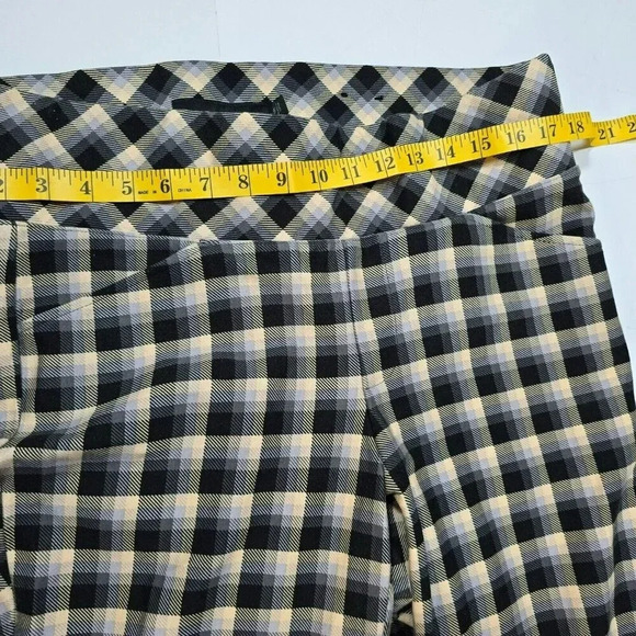 Torrid Plus Size 1R Black & Beige Plaid High-Waisted pocket pixie Flare Pant - Picture 9 of 16